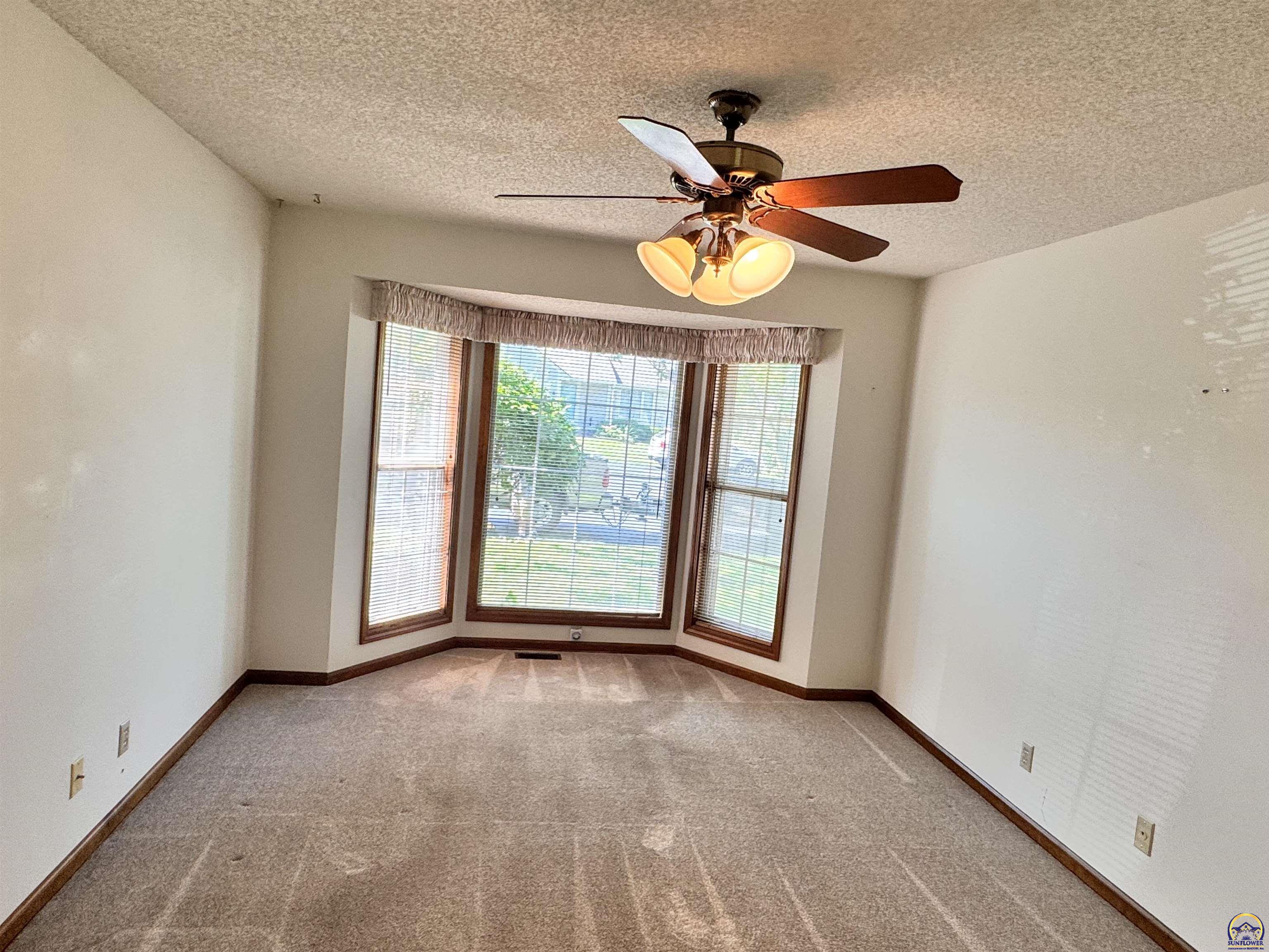 Topeka, Kansas 66614, United States, 3 Bedrooms Bedrooms, ,2 BathroomsBathrooms,Residential,Active,195153