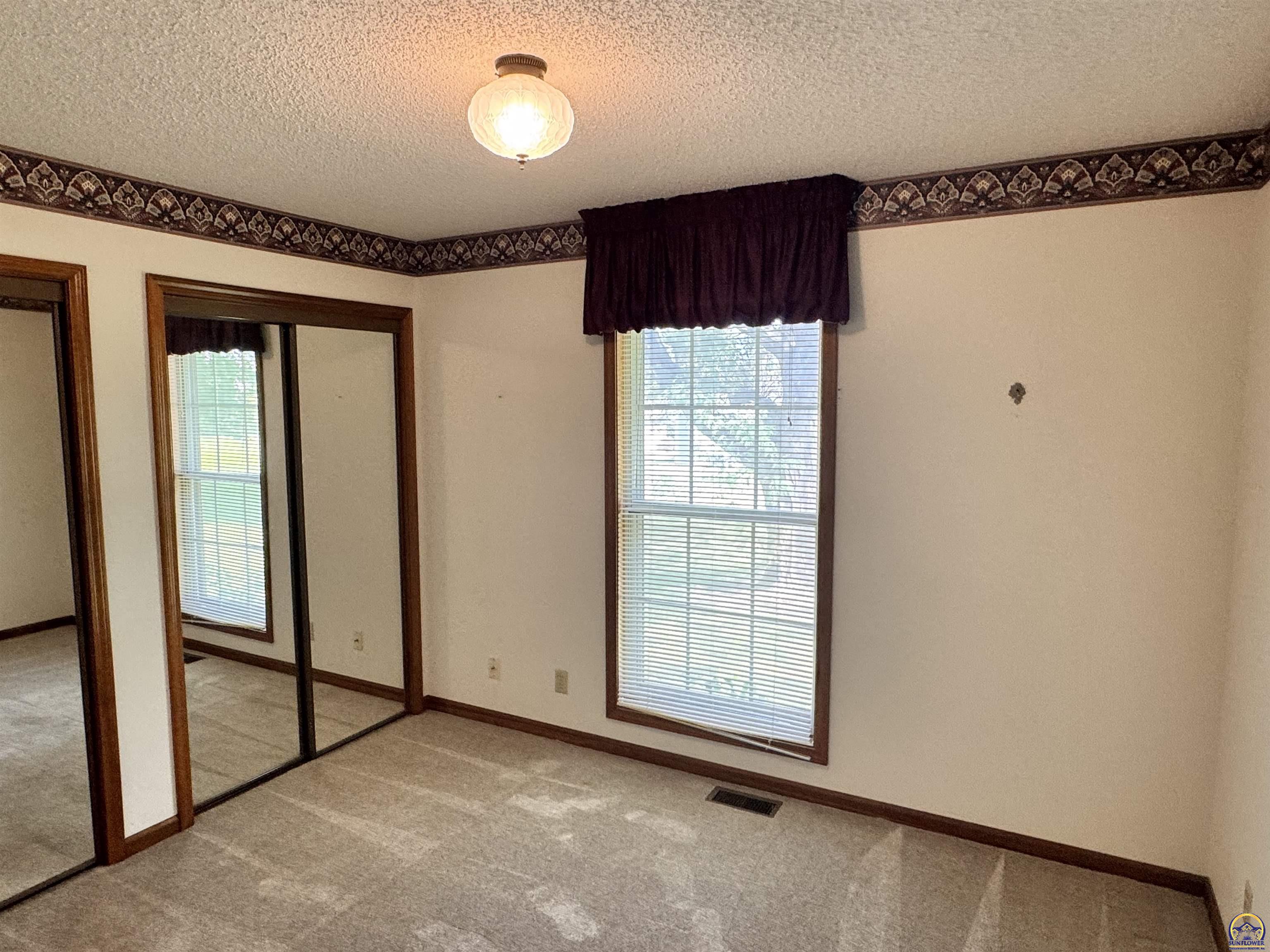 Topeka, Kansas 66614, United States, 3 Bedrooms Bedrooms, ,2 BathroomsBathrooms,Residential,Active,195153