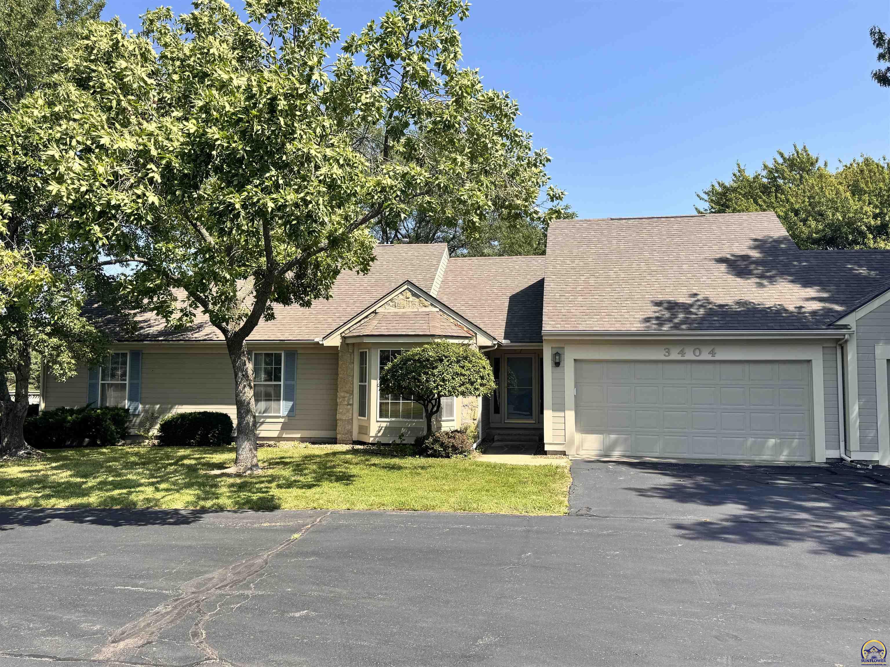 Topeka, Kansas 66614, United States, 3 Bedrooms Bedrooms, ,2 BathroomsBathrooms,Residential,Active,195153