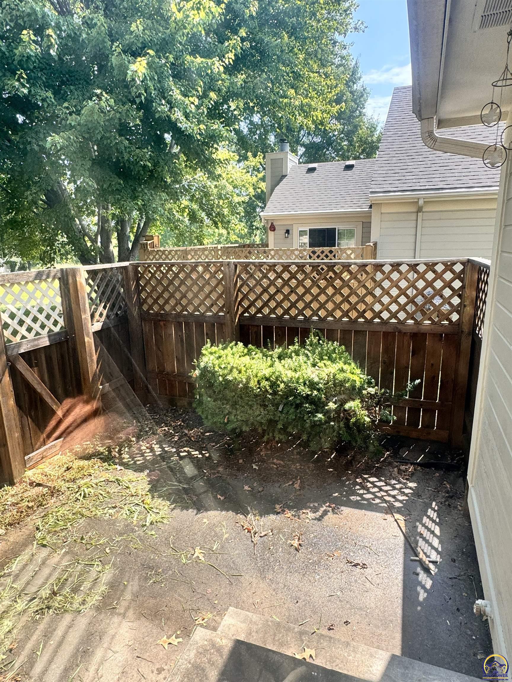 Topeka, Kansas 66614, United States, 3 Bedrooms Bedrooms, ,2 BathroomsBathrooms,Residential,Active,195153