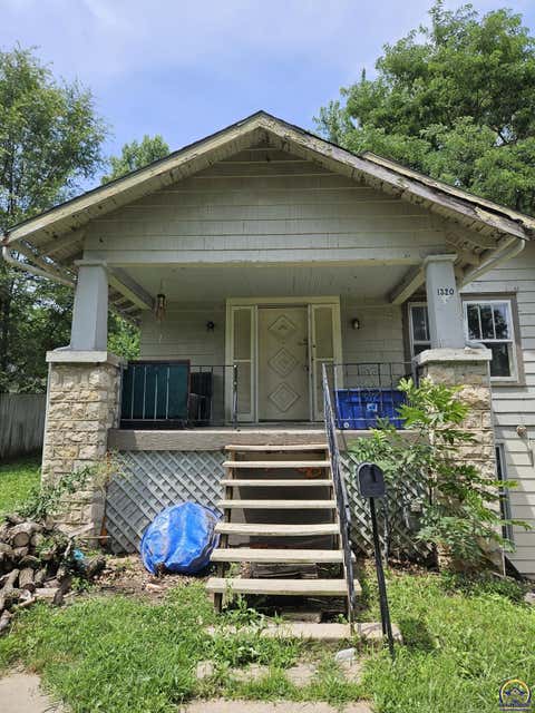 Photo of 1320 9th Ave, Leavenworth, KS 66048 (MLS # 245397)
