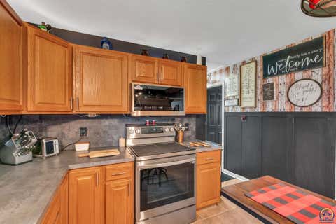 Tiny photo for 2224 NW Taylor St, Topeka, KS 66608 (MLS # 246240)