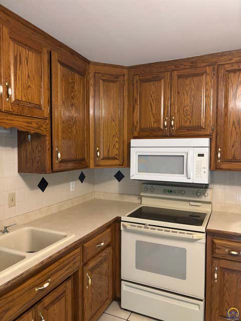 Tiny photo for 3626 SW Cambridge Ave, Topeka, KS 66614 (MLS # 244323)