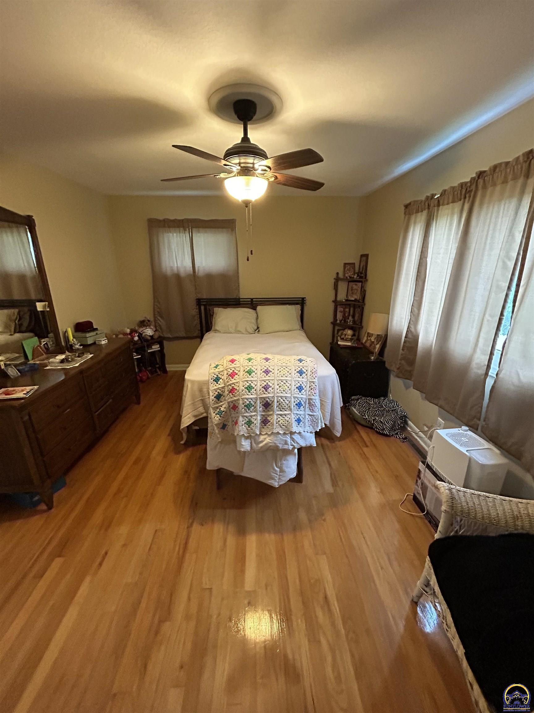 Topeka, Kansas 66614, United States, 4 Bedrooms Bedrooms, ,2 BathroomsBathrooms,Residential,Pending,58545