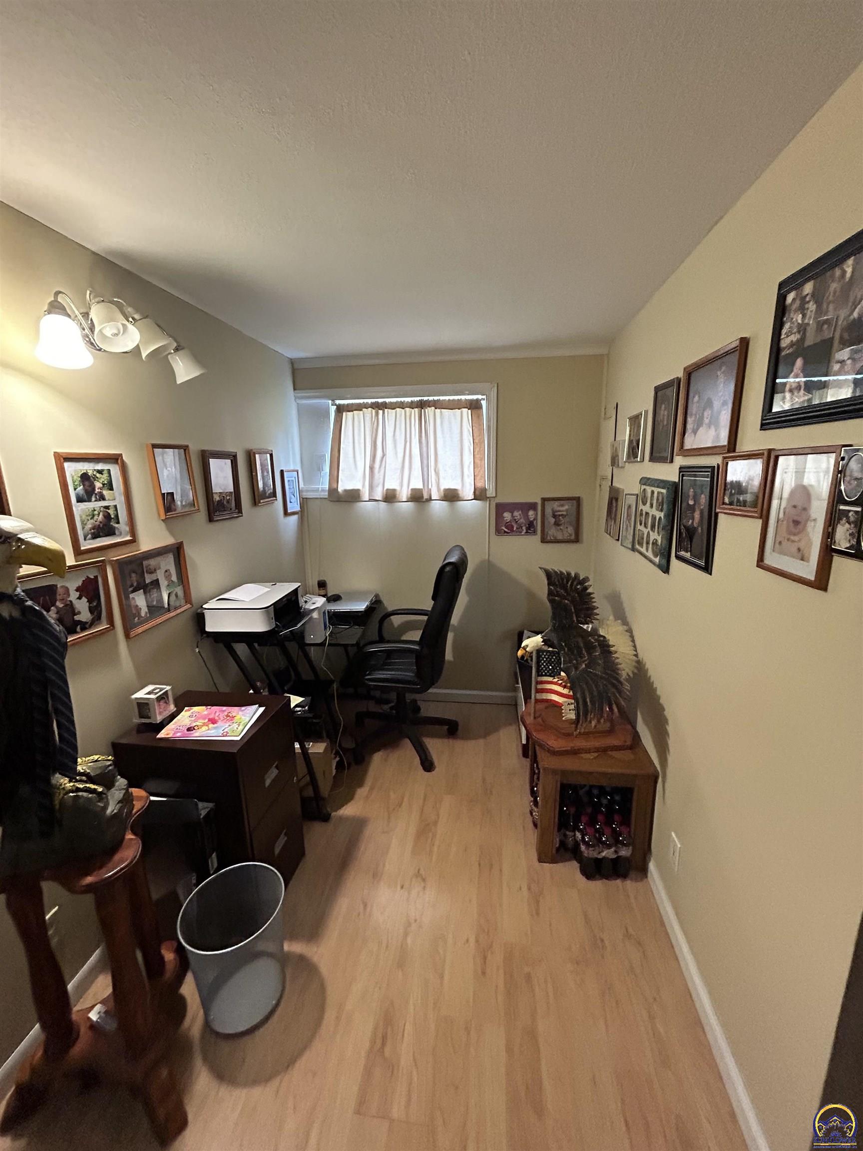 Topeka, Kansas 66614, United States, 4 Bedrooms Bedrooms, ,2 BathroomsBathrooms,Residential,Pending,58545