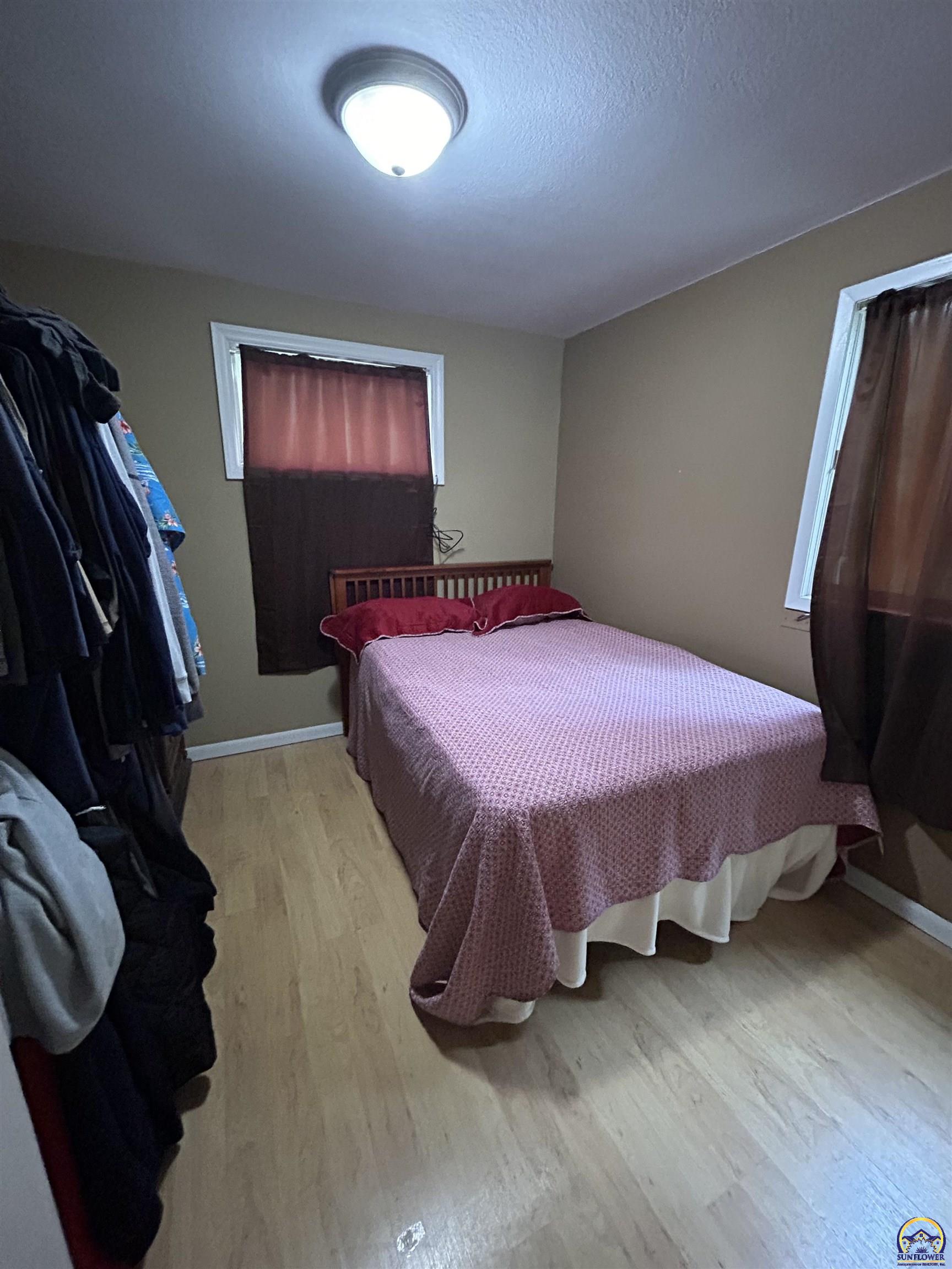 Topeka, Kansas 66614, United States, 4 Bedrooms Bedrooms, ,2 BathroomsBathrooms,Residential,Pending,58545