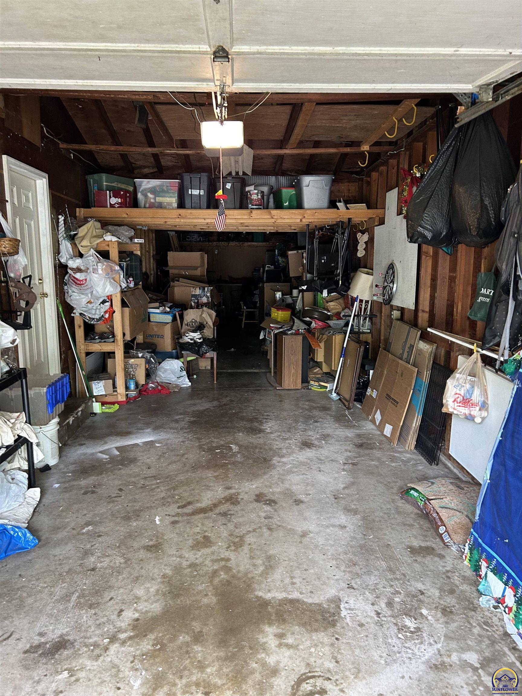 Topeka, Kansas 66614, United States, 4 Bedrooms Bedrooms, ,2 BathroomsBathrooms,Residential,Pending,58545