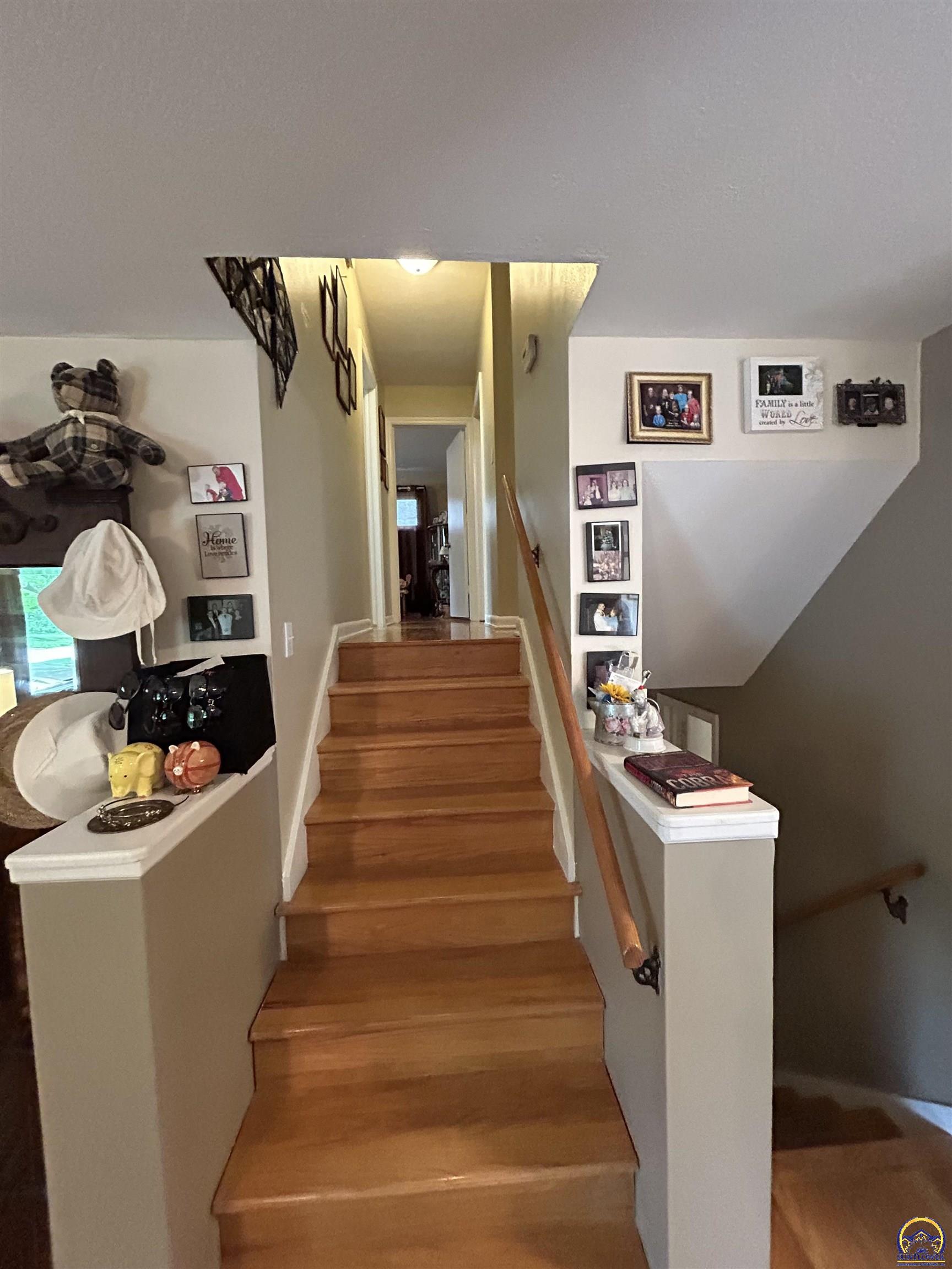 Topeka, Kansas 66614, United States, 4 Bedrooms Bedrooms, ,2 BathroomsBathrooms,Residential,Pending,58545