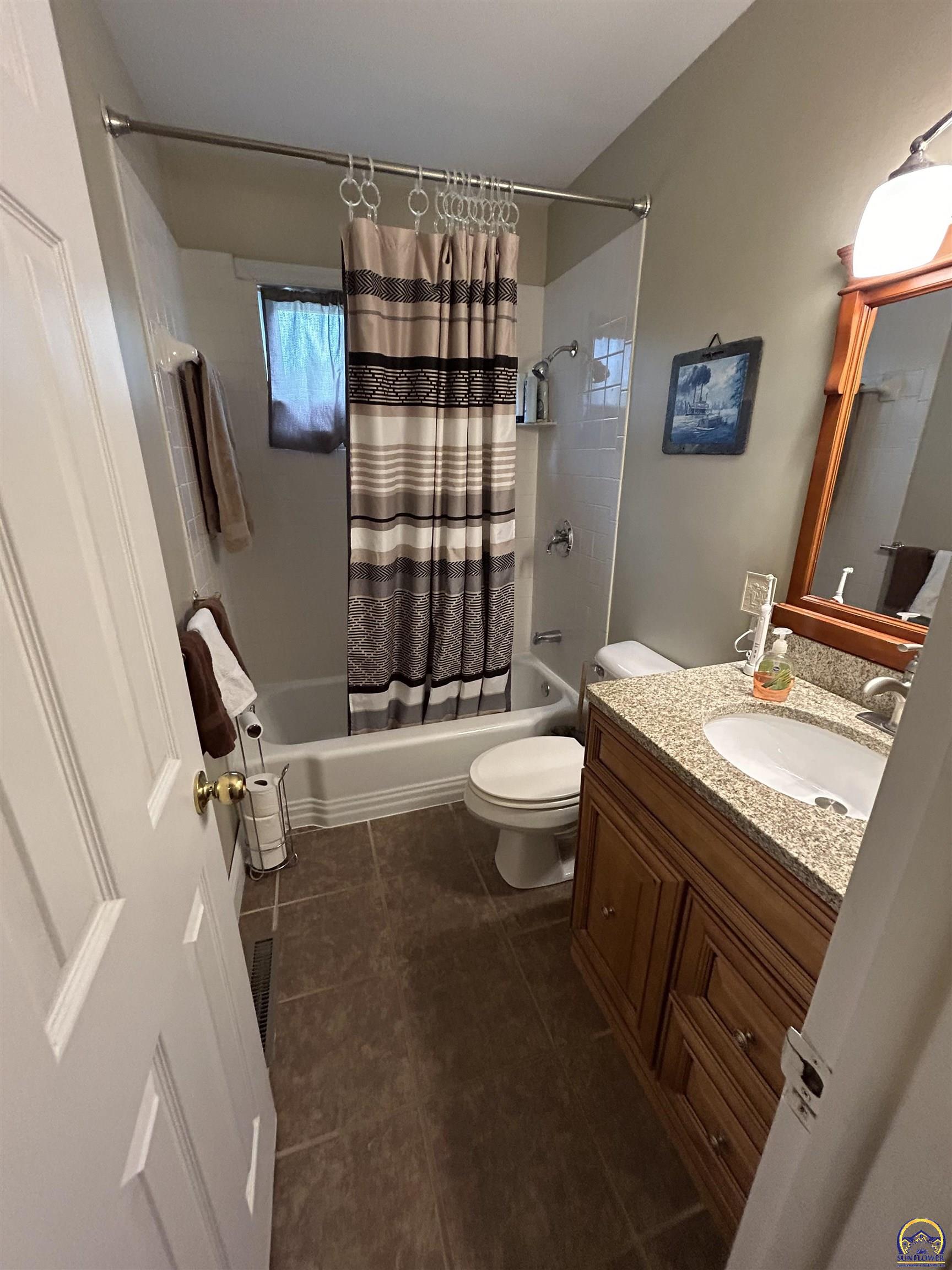 Topeka, Kansas 66614, United States, 4 Bedrooms Bedrooms, ,2 BathroomsBathrooms,Residential,Pending,58545