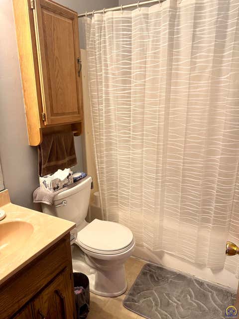 Tiny photo for 2134 SE 38th Cir, Topeka, KS 66609 (MLS # 245687)