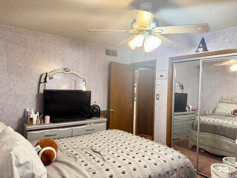 Tiny photo for 2134 SE 38th Cir, Topeka, KS 66609 (MLS # 245687)