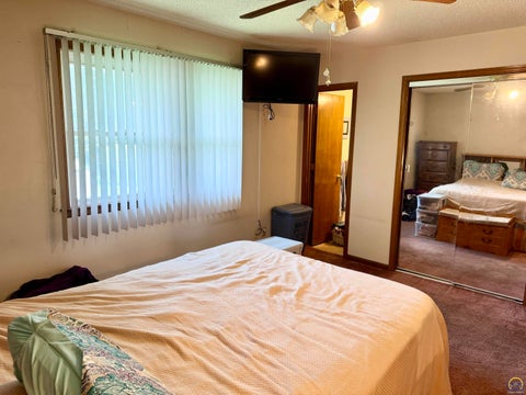 Tiny photo for 2134 SE 38th Cir, Topeka, KS 66609 (MLS # 245687)
