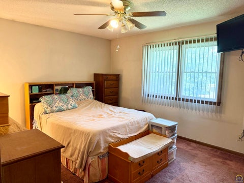 Tiny photo for 2134 SE 38th Cir, Topeka, KS 66609 (MLS # 245687)