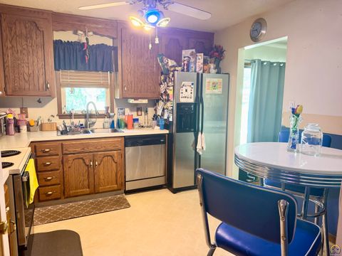Tiny photo for 2134 SE 38th Cir, Topeka, KS 66609 (MLS # 245687)