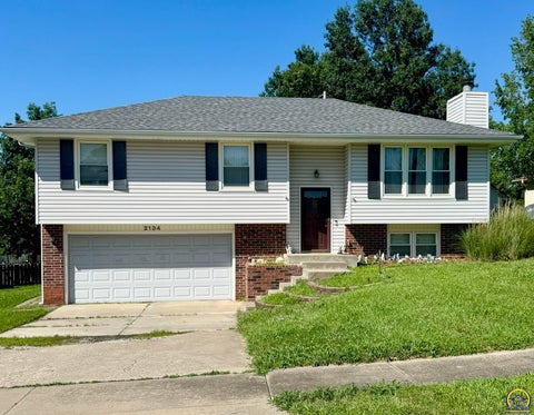Photo of 2134 SE 38th Cir, Topeka, KS 66609 (MLS # 245687)