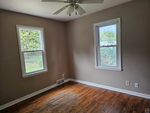 Tiny photo for 2223 NW Polk St, Topeka, KS 66608 (MLS # 246697)