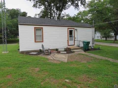 Tiny photo for 301 Oak St, Valley Falls, KS 66088 (MLS # 245937)