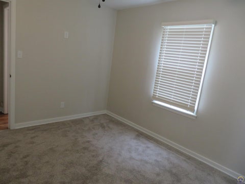 Tiny photo for 301 Oak St, Valley Falls, KS 66088 (MLS # 245937)