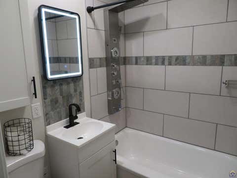 Tiny photo for 301 Oak St, Valley Falls, KS 66088 (MLS # 245937)