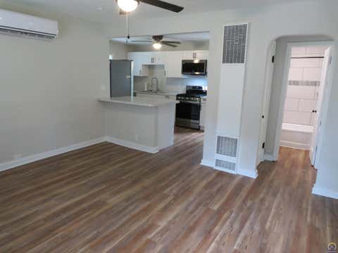 Tiny photo for 301 Oak St, Valley Falls, KS 66088 (MLS # 245937)
