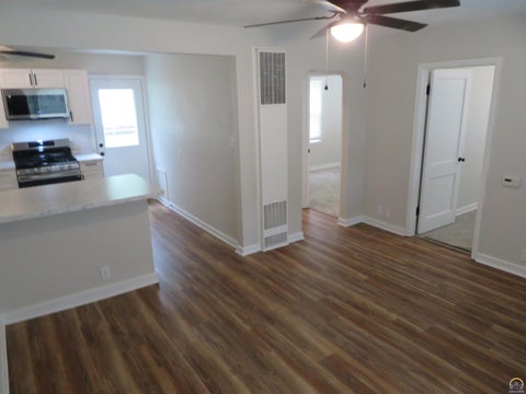 Tiny photo for 301 Oak St, Valley Falls, KS 66088 (MLS # 245937)