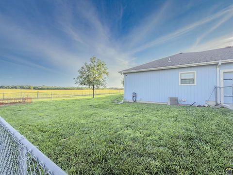 Tiny photo for 2911 SW Whitney Ave, Topeka, KS 66614 (MLS # 244914)