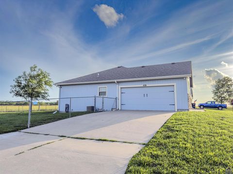 Tiny photo for 2911 SW Whitney Ave, Topeka, KS 66614 (MLS # 244914)