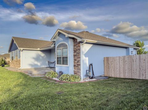 Tiny photo for 2911 SW Whitney Ave, Topeka, KS 66614 (MLS # 244914)