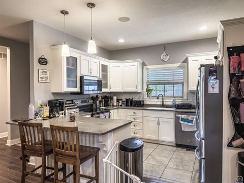 Tiny photo for 2911 SW Whitney Ave, Topeka, KS 66614 (MLS # 244914)
