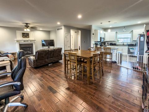 Tiny photo for 2911 SW Whitney Ave, Topeka, KS 66614 (MLS # 244914)
