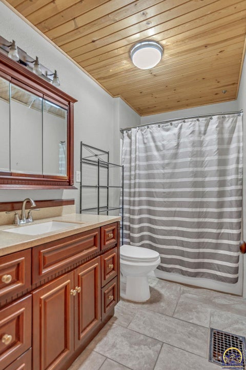 Tiny photo for 1034 SW Lincoln St, Topeka, KS 66604 (MLS # 243325)