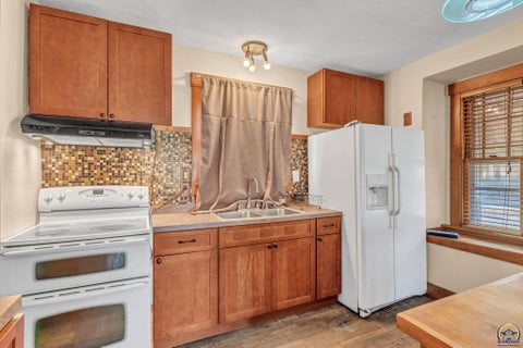 Tiny photo for 1034 SW Lincoln St, Topeka, KS 66604 (MLS # 243325)