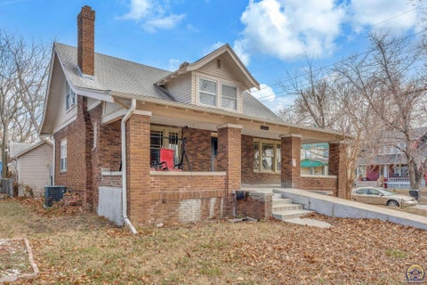 Tiny photo for 1034 SW Lincoln St, Topeka, KS 66604 (MLS # 243325)