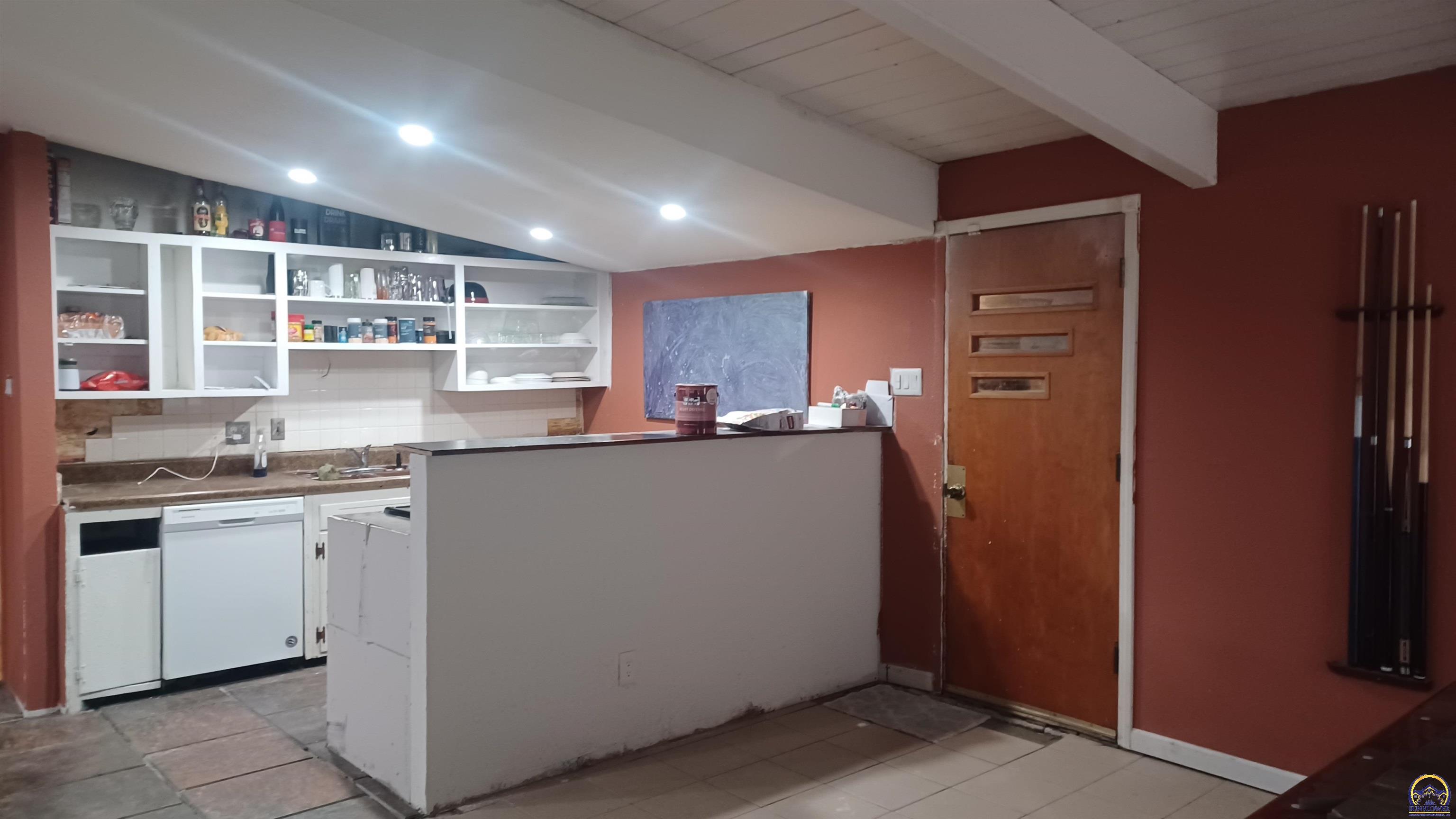 Topeka, Kansas 66604, United States, 3 Bedrooms Bedrooms, ,2 BathroomsBathrooms,Residential,Pending,62672