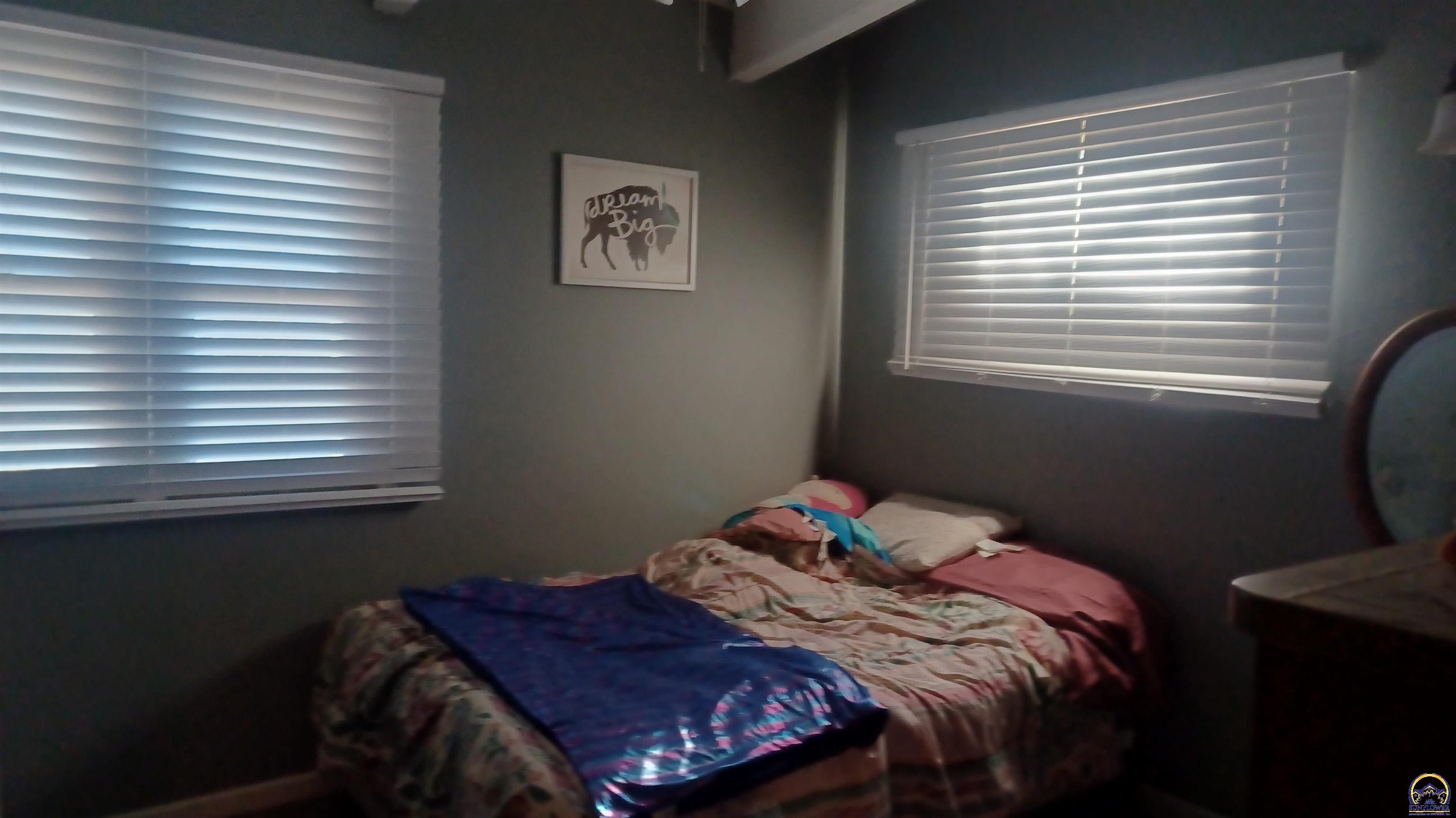 Topeka, Kansas 66604, United States, 3 Bedrooms Bedrooms, ,2 BathroomsBathrooms,Residential,Pending,62672