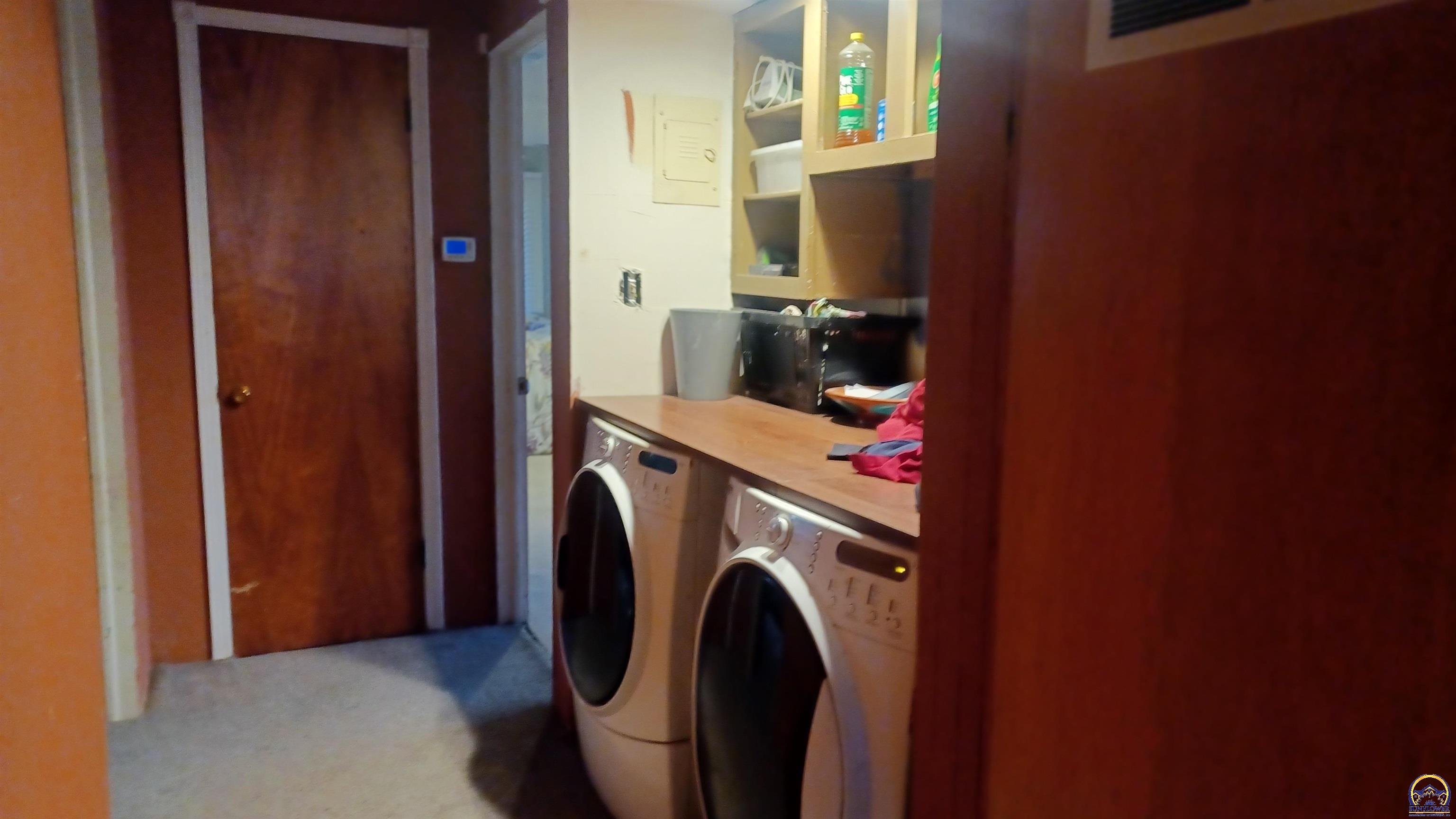 Topeka, Kansas 66604, United States, 3 Bedrooms Bedrooms, ,2 BathroomsBathrooms,Residential,Pending,62672