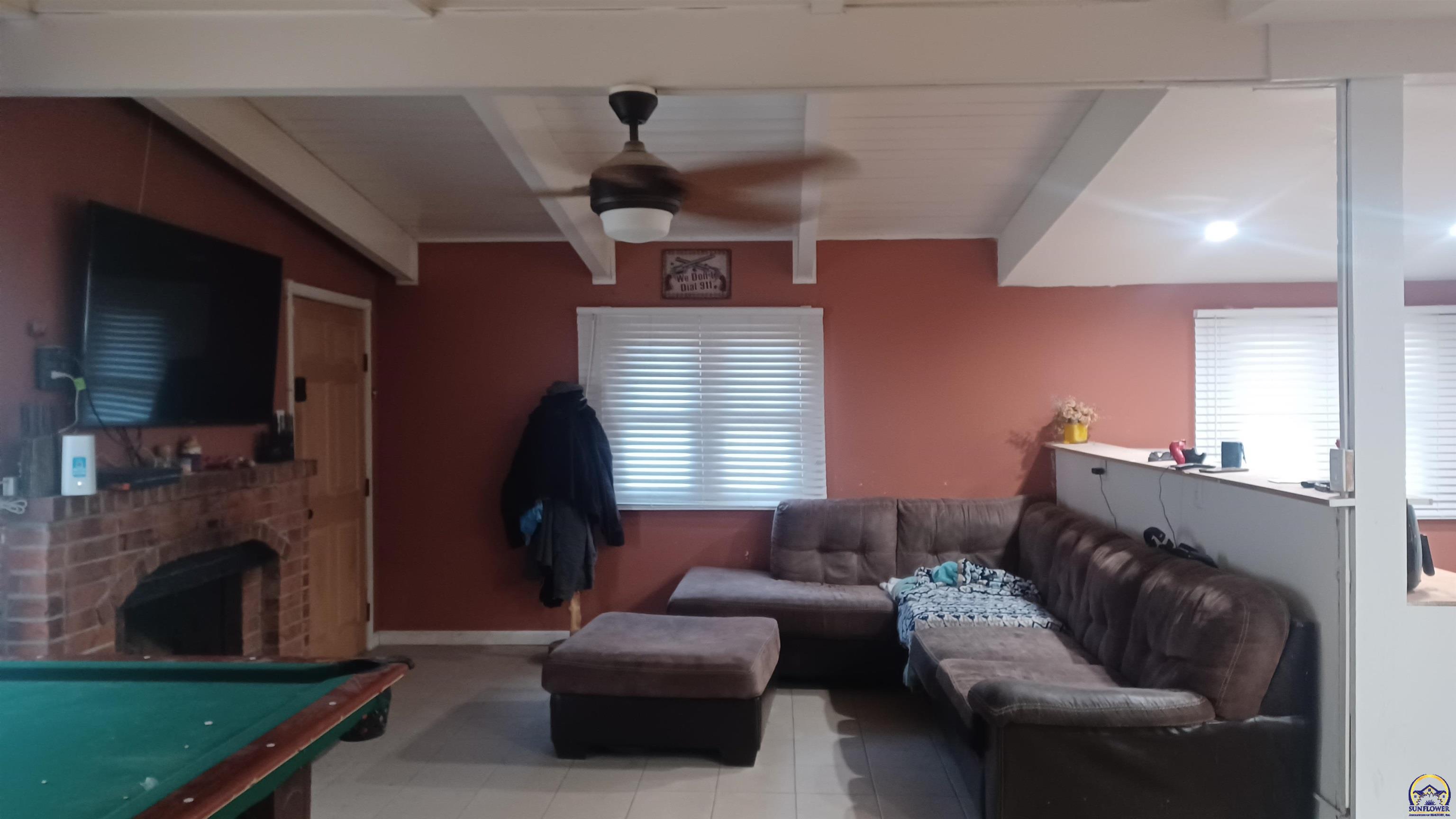 Topeka, Kansas 66604, United States, 3 Bedrooms Bedrooms, ,2 BathroomsBathrooms,Residential,Pending,62672