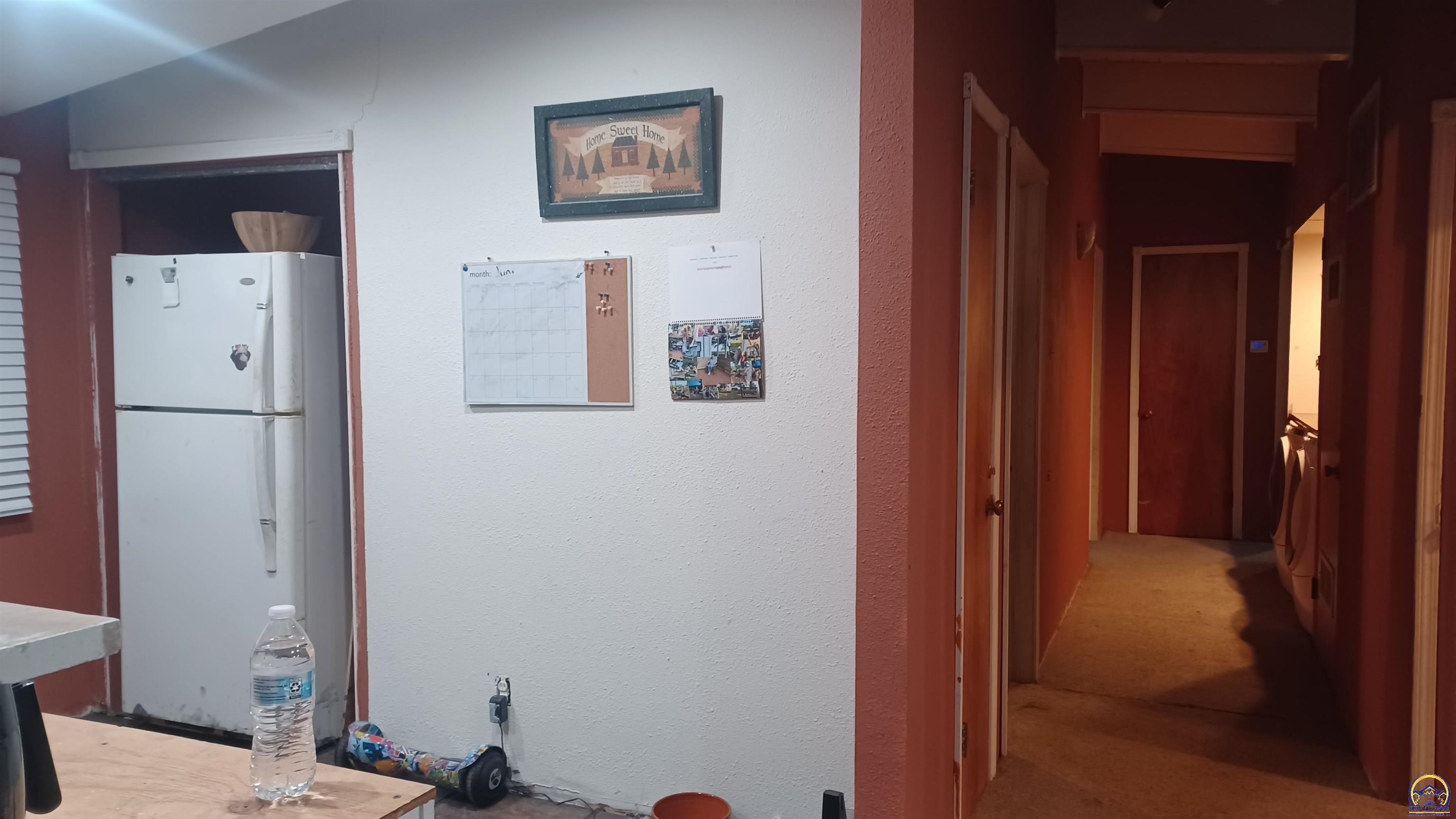 Topeka, Kansas 66604, United States, 3 Bedrooms Bedrooms, ,2 BathroomsBathrooms,Residential,Pending,62672