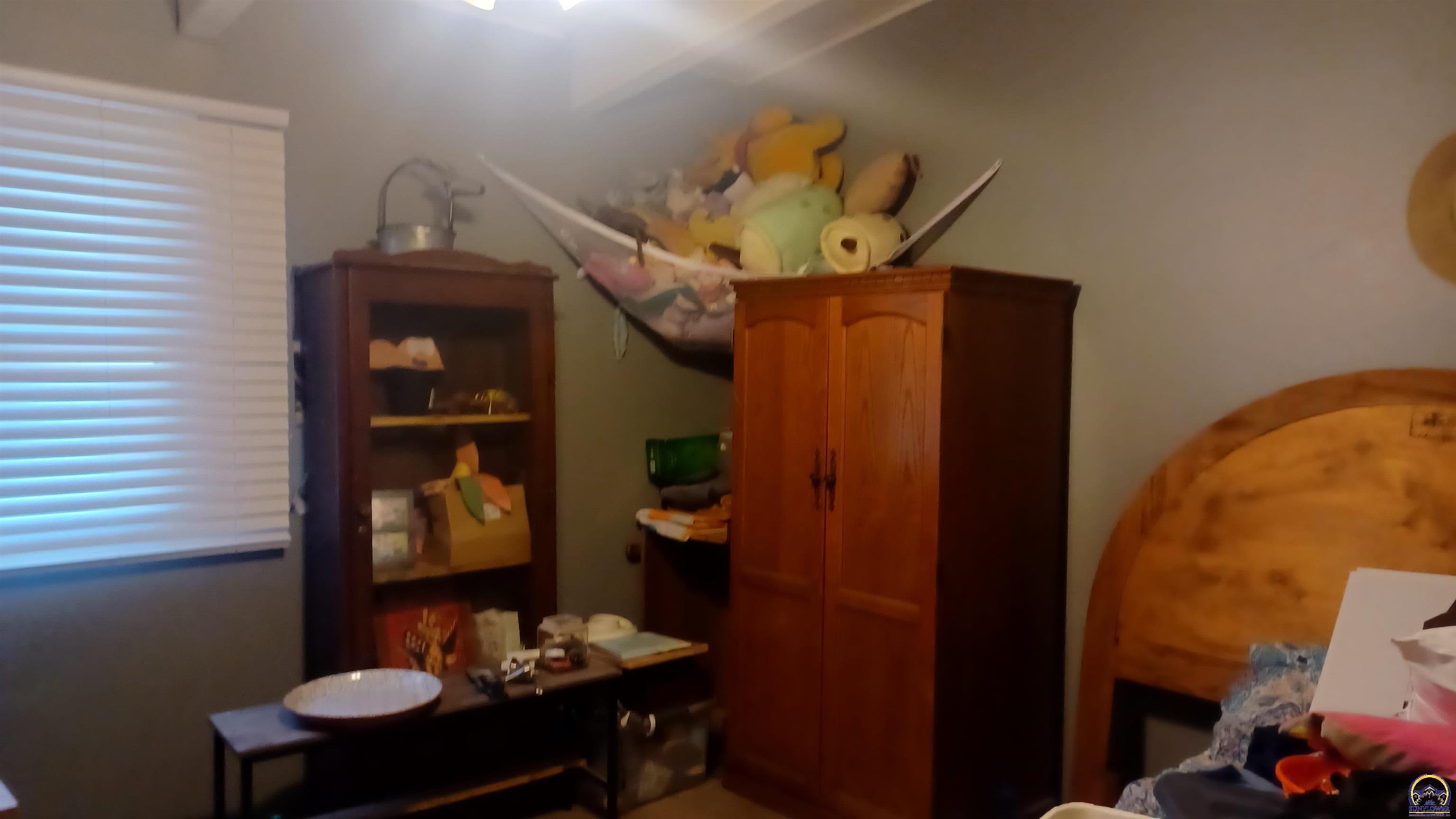 Topeka, Kansas 66604, United States, 3 Bedrooms Bedrooms, ,2 BathroomsBathrooms,Residential,Pending,62672