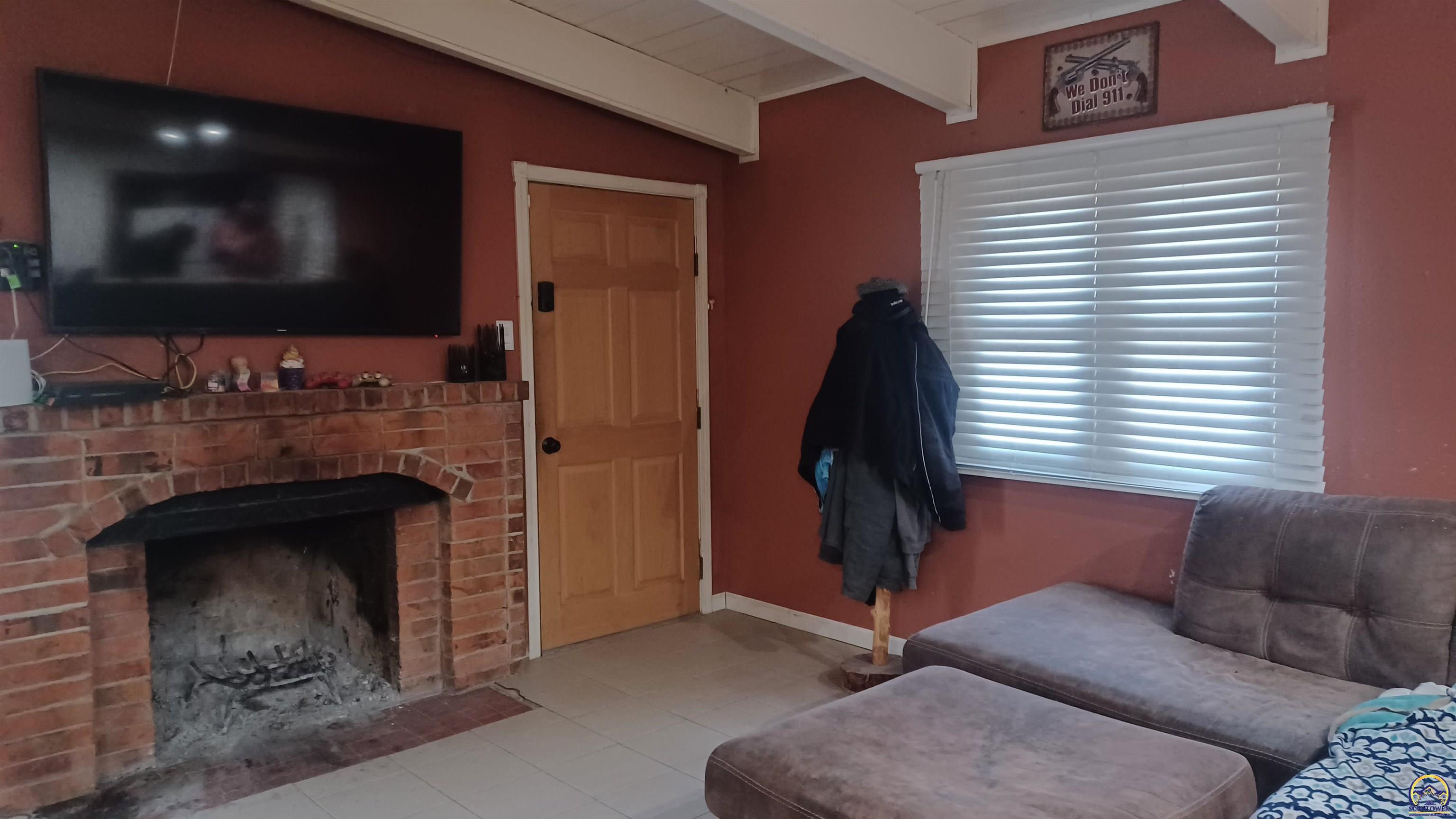 Topeka, Kansas 66604, United States, 3 Bedrooms Bedrooms, ,2 BathroomsBathrooms,Residential,Pending,62672