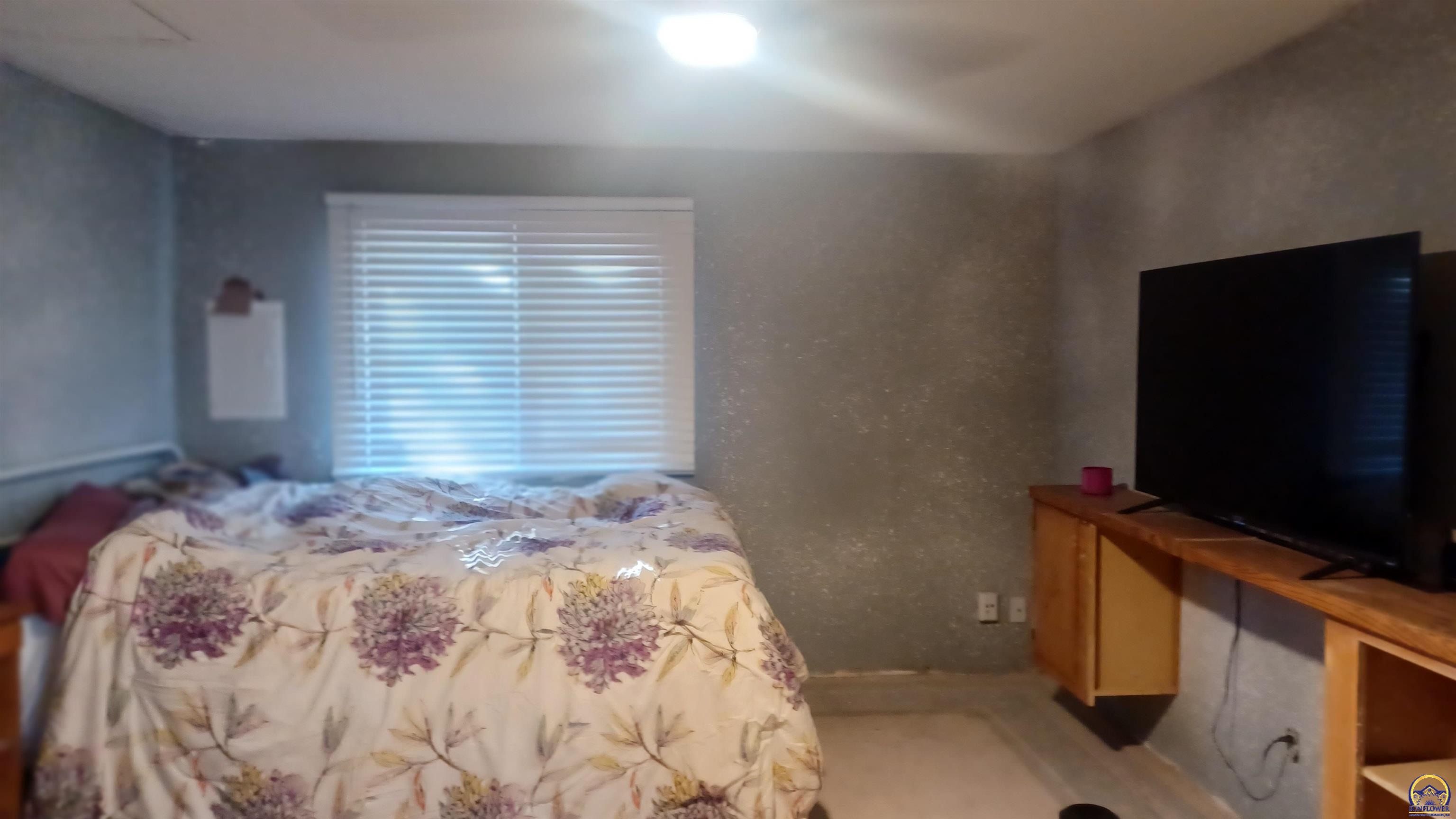 Topeka, Kansas 66604, United States, 3 Bedrooms Bedrooms, ,2 BathroomsBathrooms,Residential,Pending,62672