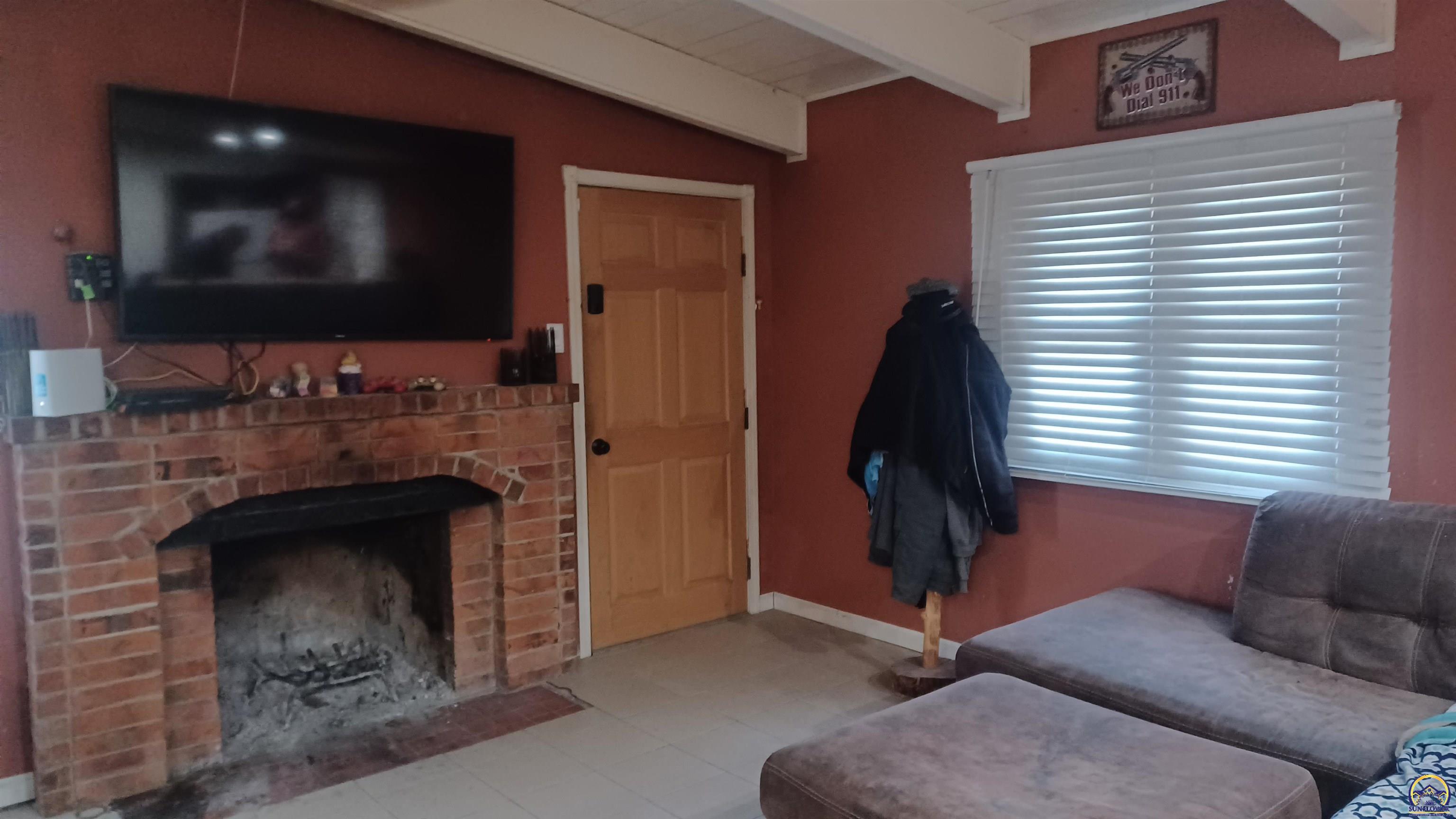 Topeka, Kansas 66604, United States, 3 Bedrooms Bedrooms, ,2 BathroomsBathrooms,Residential,Pending,62672