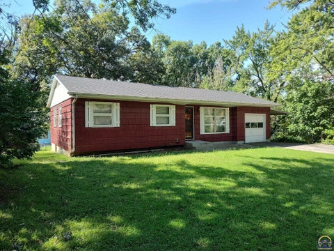 Photo of 430 Hillcrest Dr, Holton, KS 66436 (MLS # 246432)