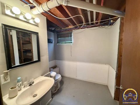 Tiny photo for 203 Pawnee Ave, Hiawatha, KS 66434 (MLS # 243831)