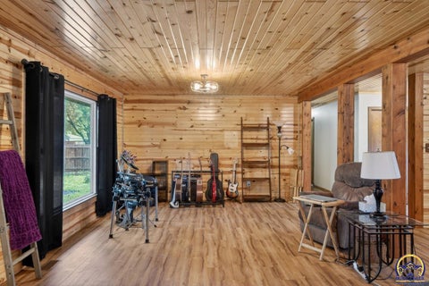 Tiny photo for 2921 SW Lincolnshire Rd, Topeka, KS 66614 (MLS # 244785)