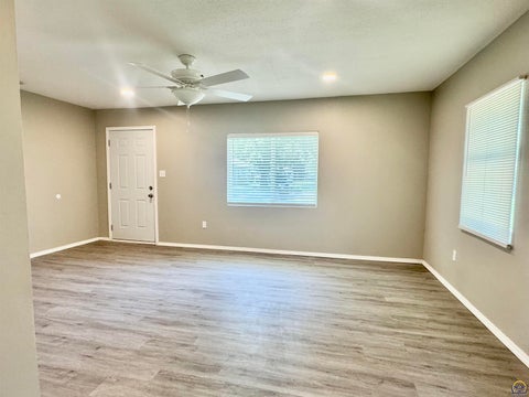 Tiny photo for 227 SE 33rd Ter, Topeka, KS 66605 (MLS # 246228)