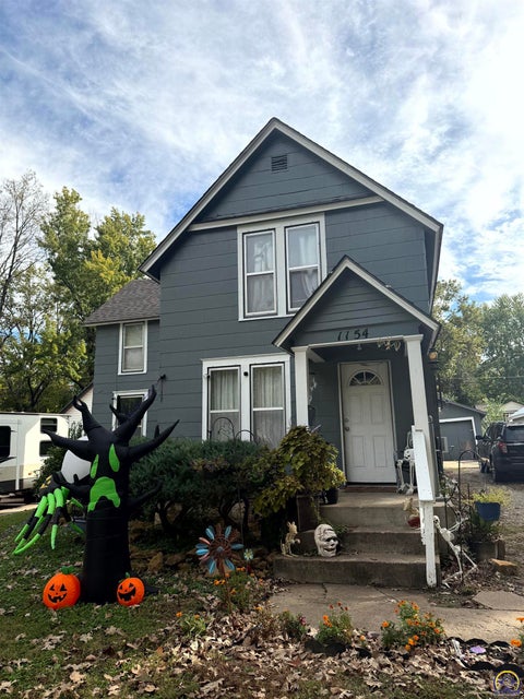 Photo of 1154 SW Medford Ave, Topeka, KS 66604 (MLS # 247147)