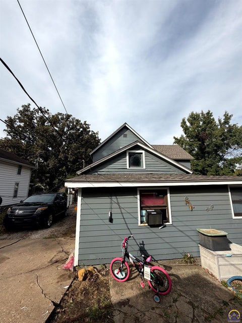 Tiny photo for 1154 SW Medford Ave, Topeka, KS 66604 (MLS # 247147)
