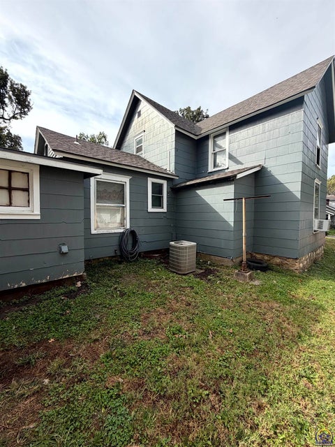 Tiny photo for 1154 SW Medford Ave, Topeka, KS 66604 (MLS # 247147)