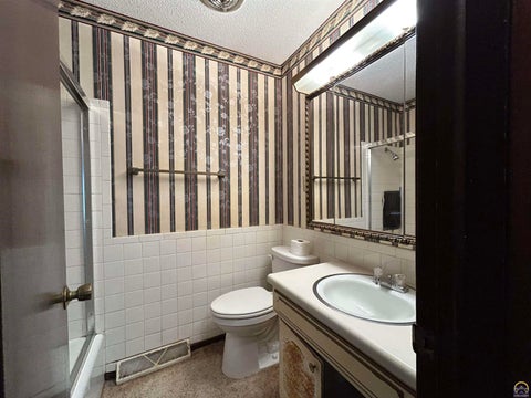 Tiny photo for 426 Comanche Dr, Holton, KS 66436 (MLS # 246676)